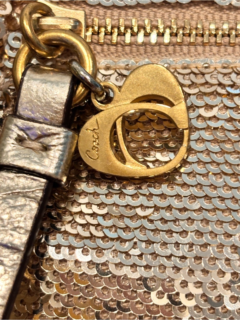 COACH Poppy Rare Vintage Gold Sequin Small Wristlet - Picture 2 of 12